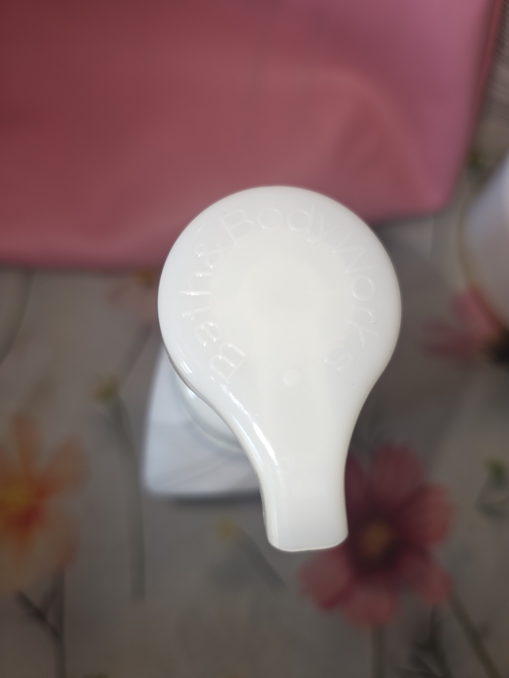 Bath & Body Works White Foaming Hand Soap Bottle - Picture 2 of 4